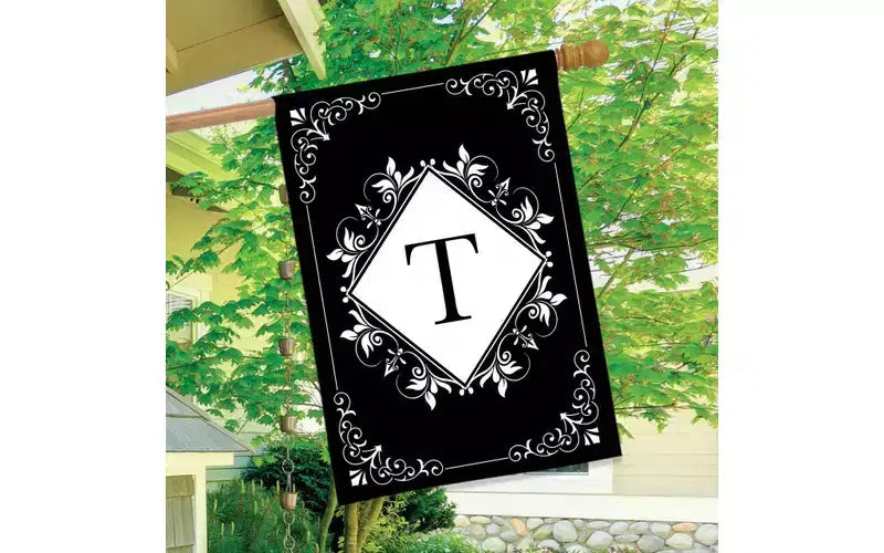 Drapeau de maison extérieur noir et blanc lettre T