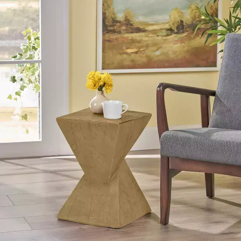 Table d'appoint géométrique en béton léger