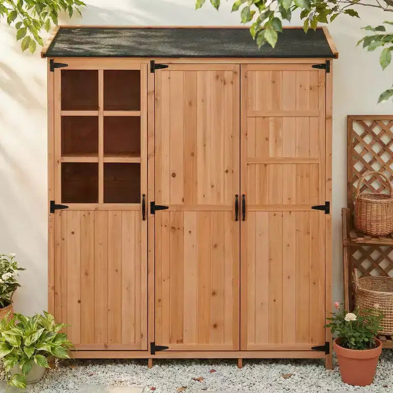 Maison de campagne avec jardinet et trois portes d'entrée